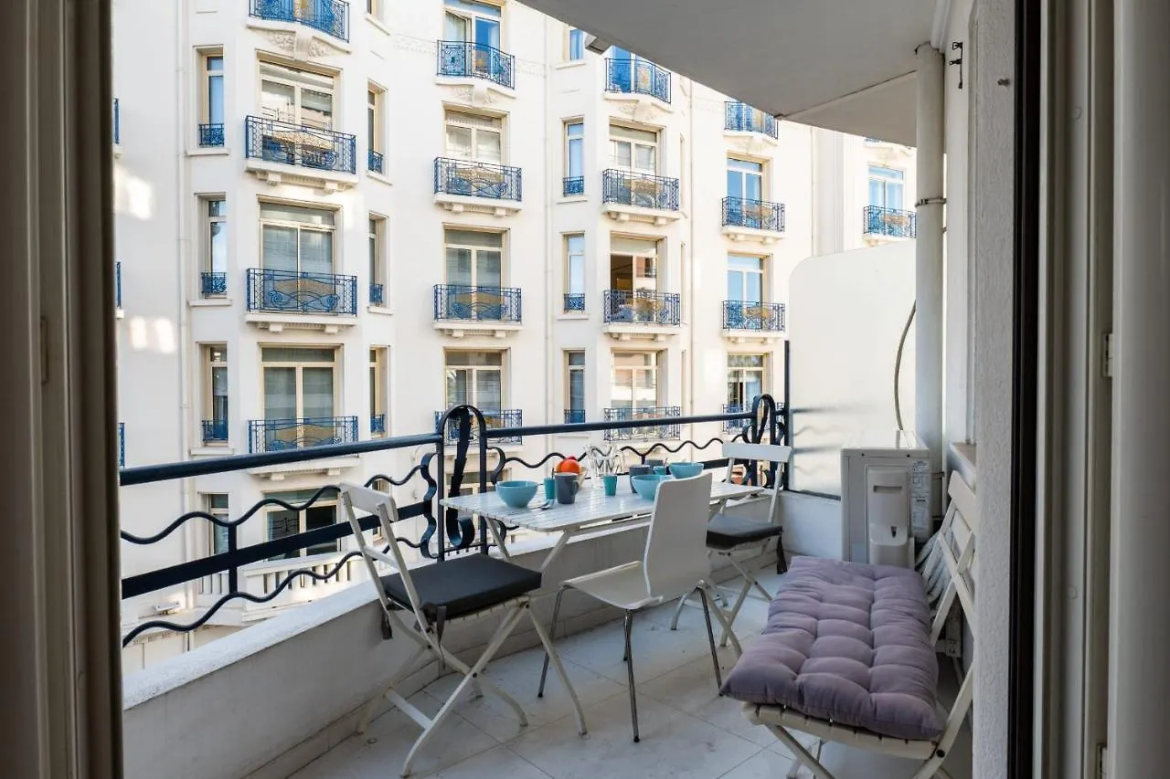 2-Bedroom Apartment With Terrace And Side Sea View Cannes