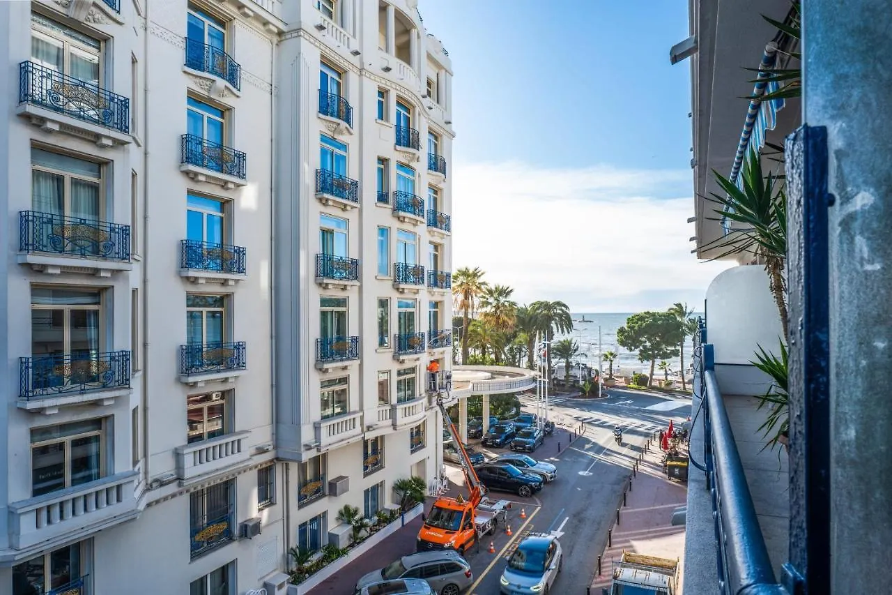 2-Bedroom Apartment With Terrace And Side Sea View Cannes