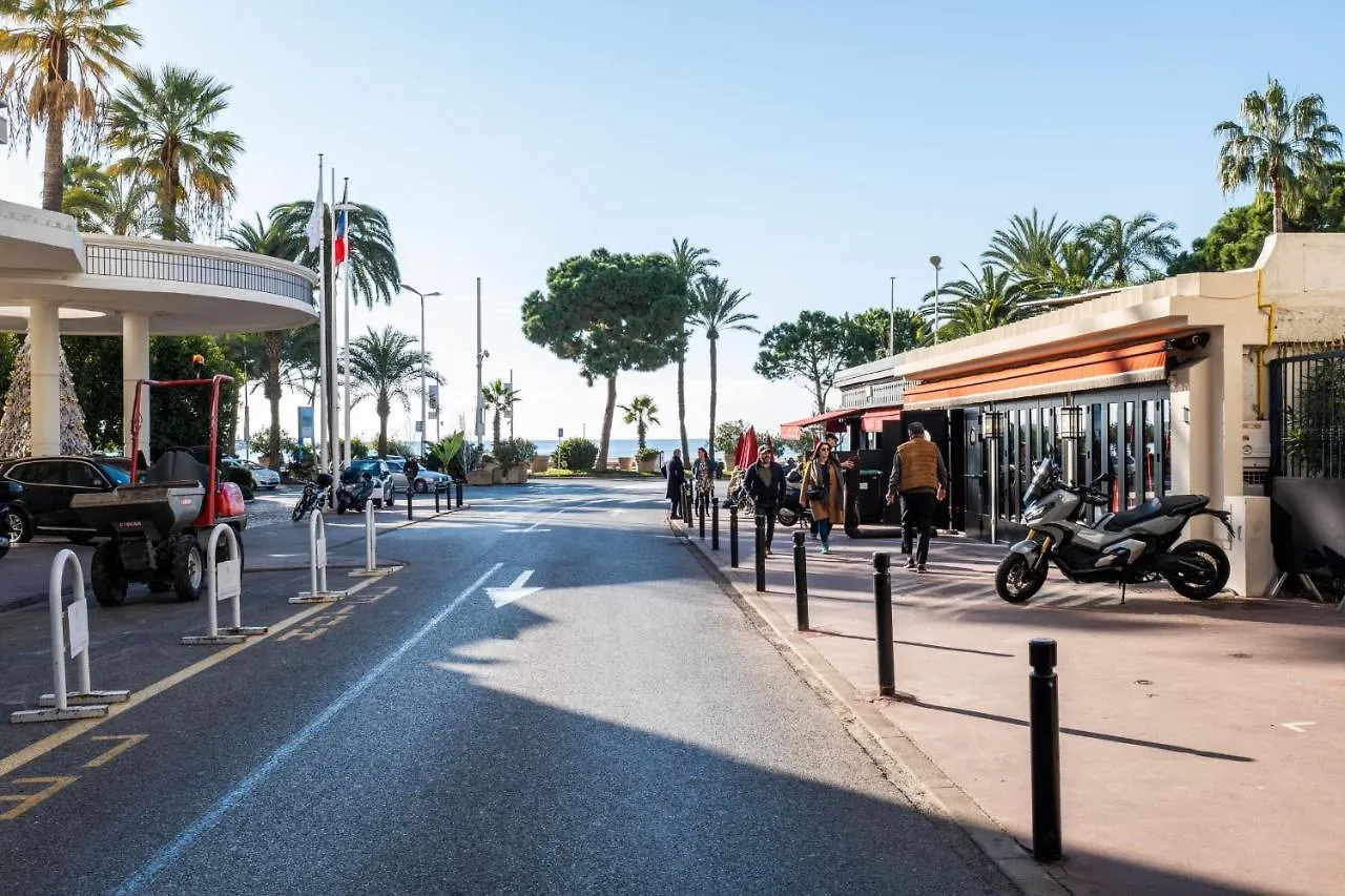 2-Bedroom Apartment With Terrace And Side Sea View Cannes