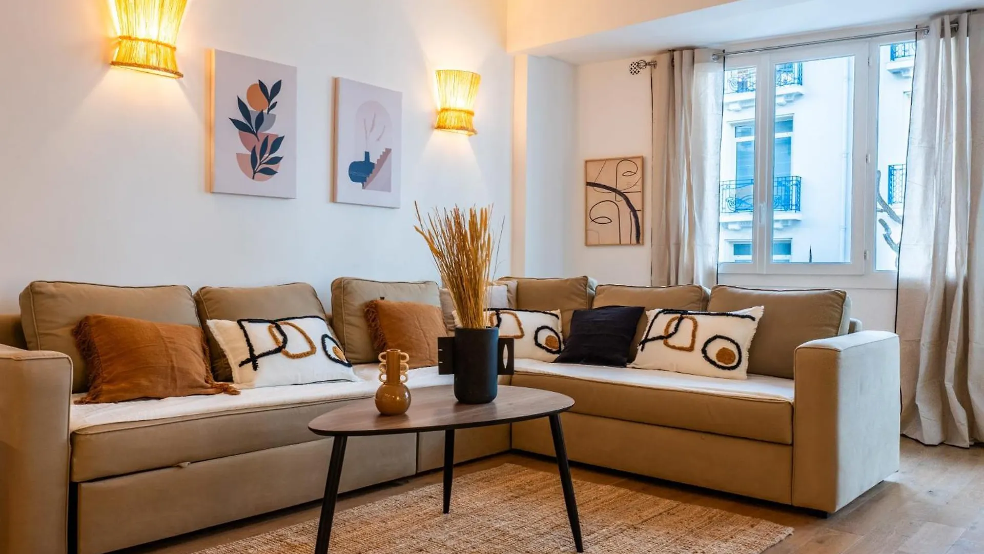 2-Bedroom Apartment With Terrace And Side Sea View Cannes
